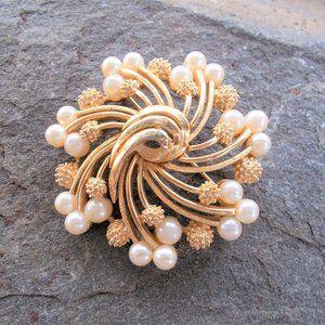 Trifari 1960's Gold Tone Swirl Pearls Vintage Brooch